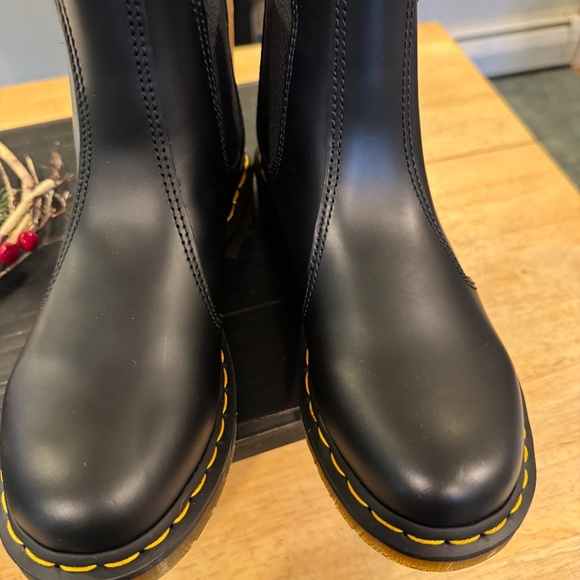 Dr. marten Smooth Chelsea Boot size 6 NIB - Picture 3 of 8